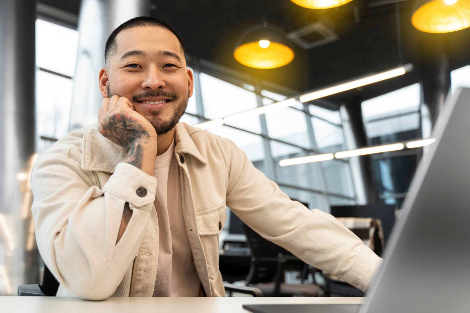 Equipe trabalhando com sistemas da BASE