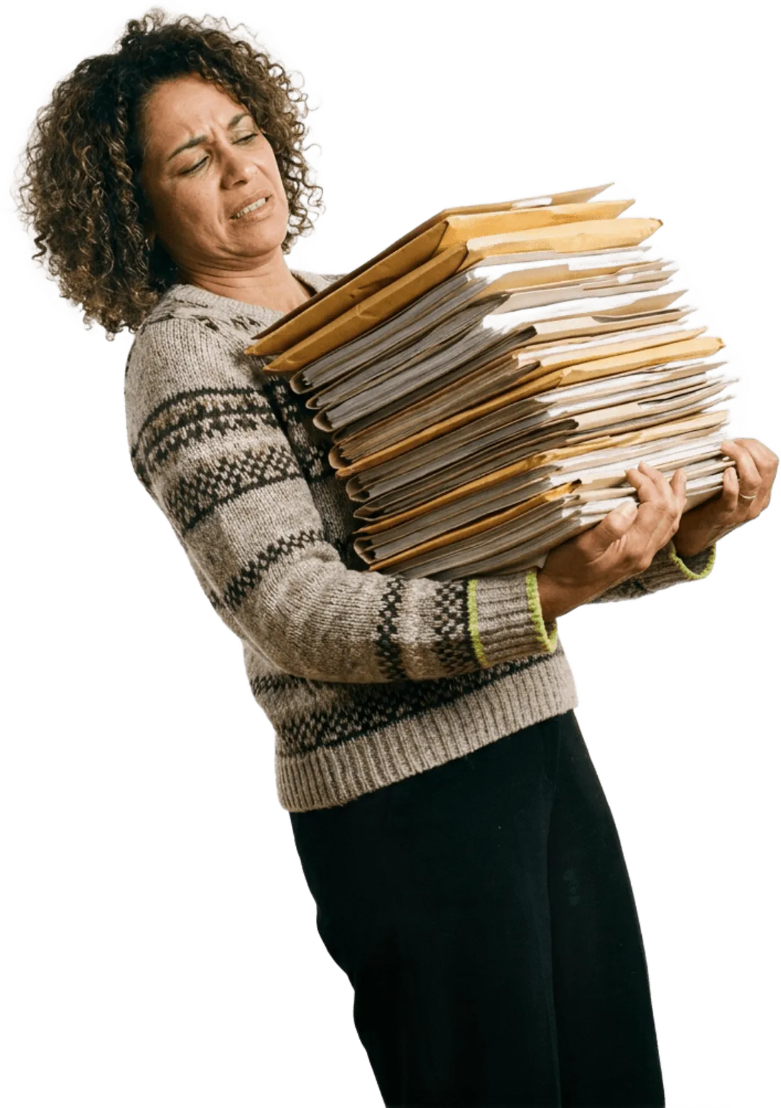 Dono de empresa cansado diante de pilhas de formulários impressos